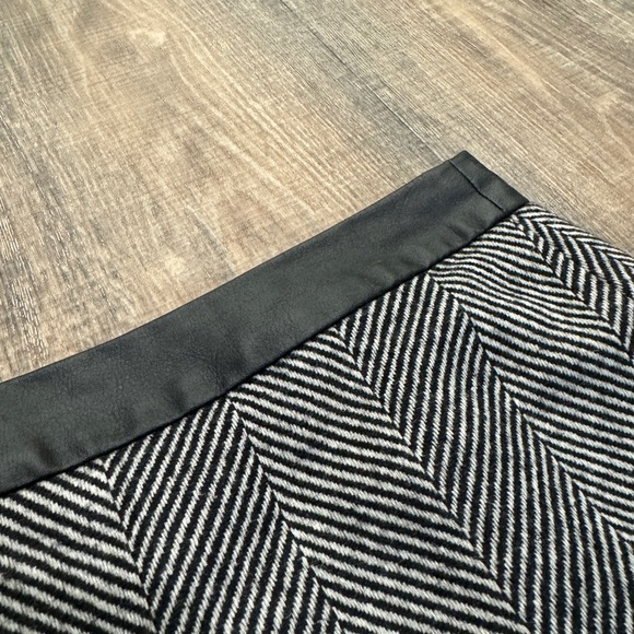 Banana Republic Twill Skirt Petite - Picture 2 of 4